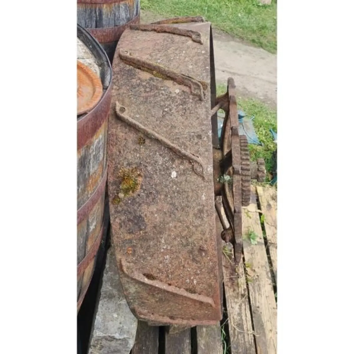 Large Heavy Cast Iron Wheel KAS1244 - Image 4