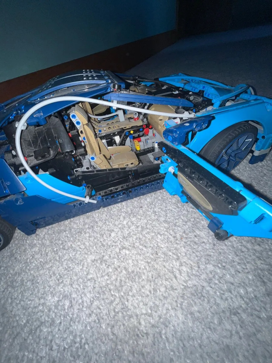 Lego Technic Bugatti Chiron - Image 3