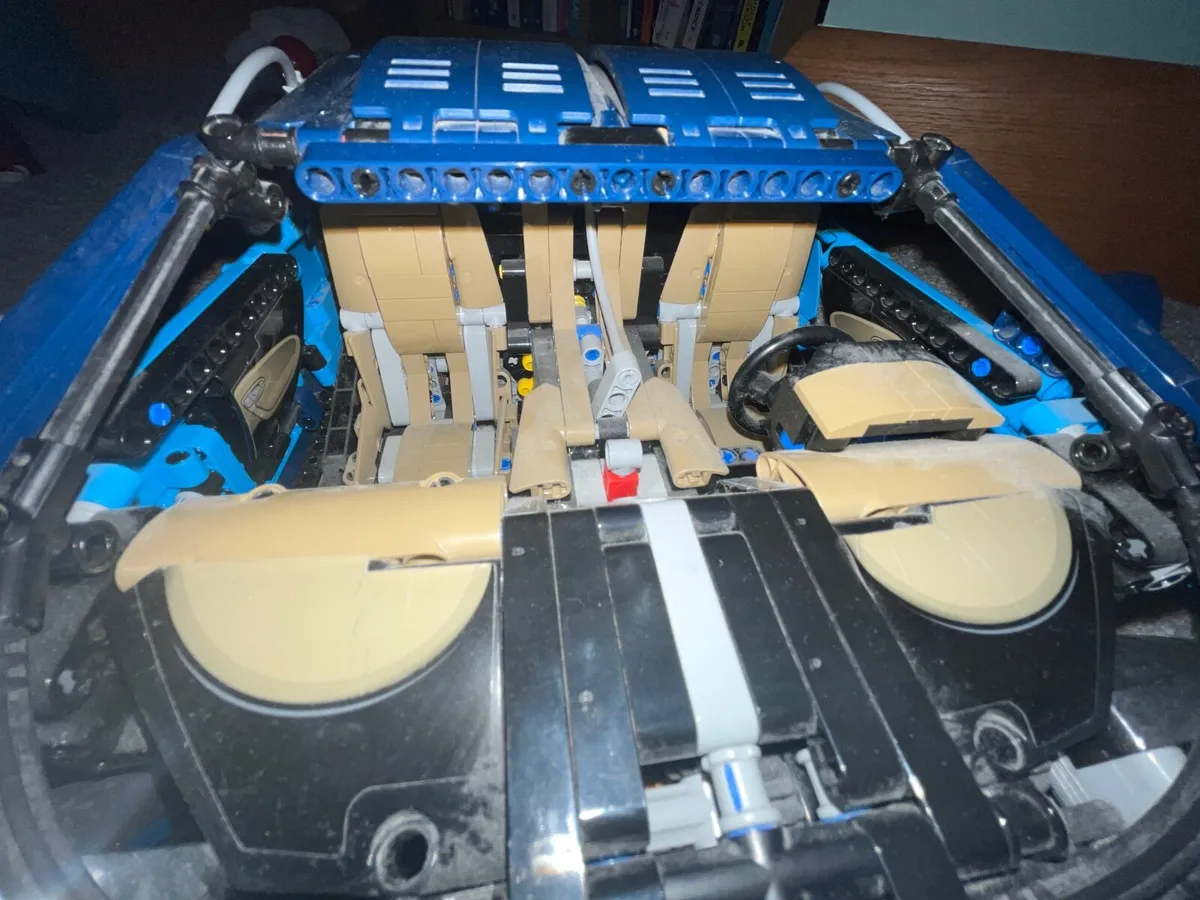 Lego Technic Bugatti Chiron - Image 4