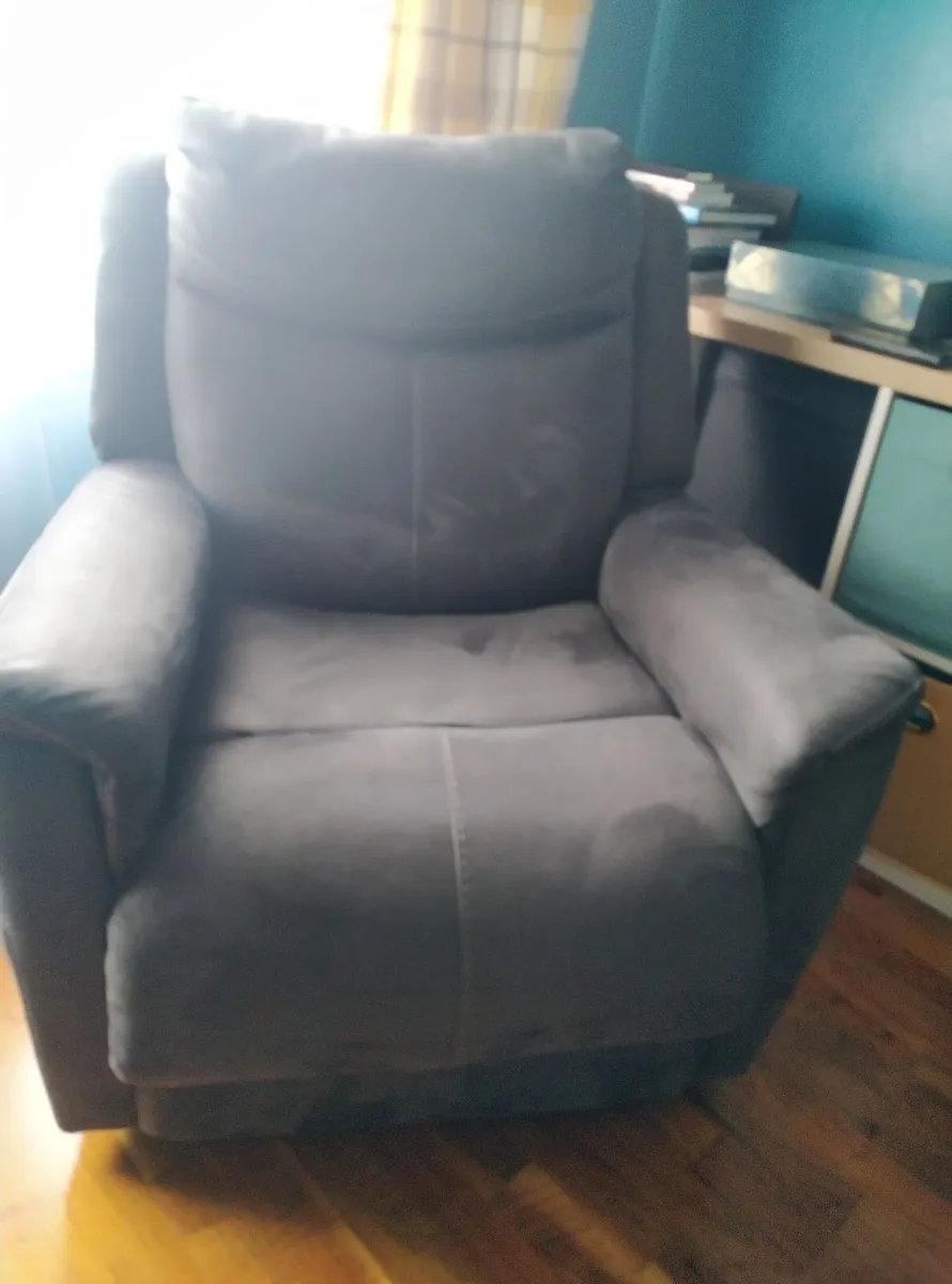 Two grey recliner armchairs - Image 2