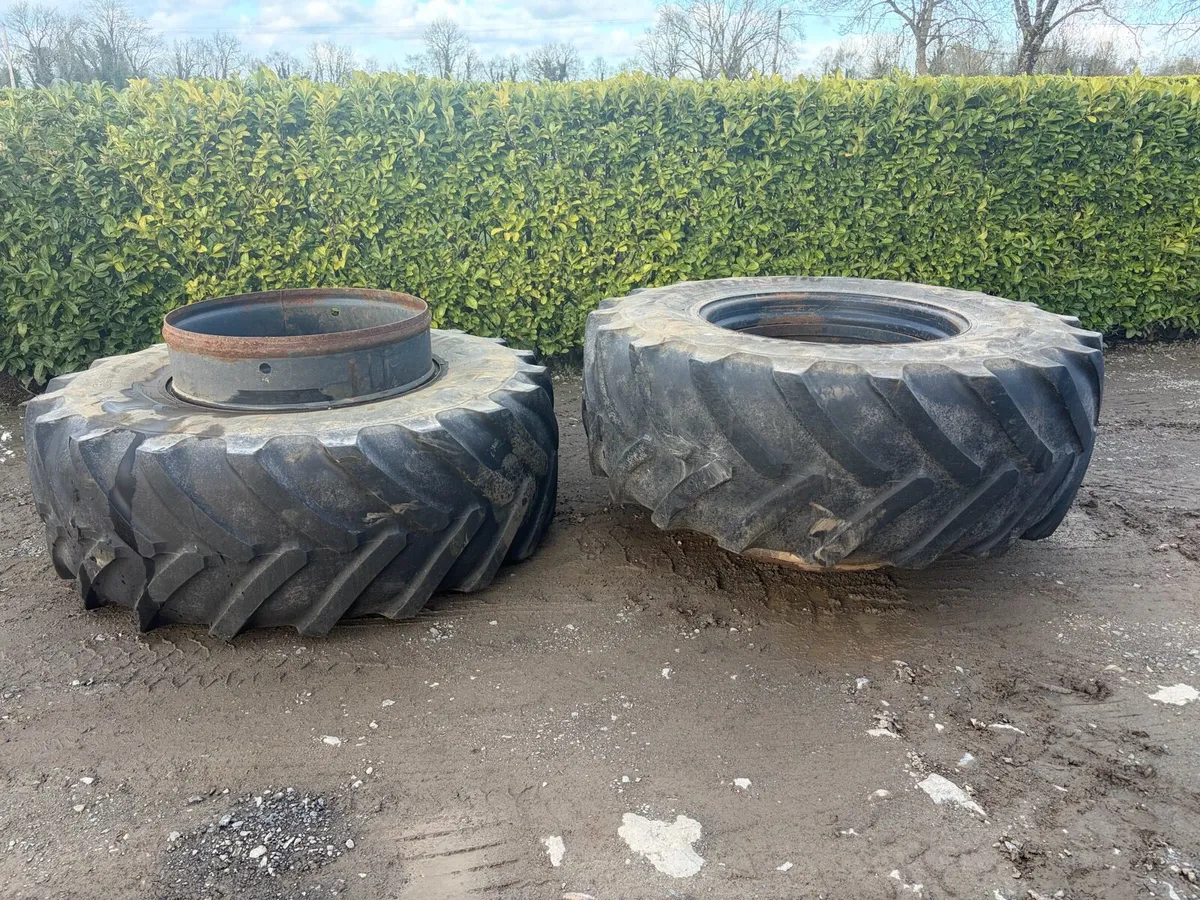 Stocks duals 650/85r38 - Image 1