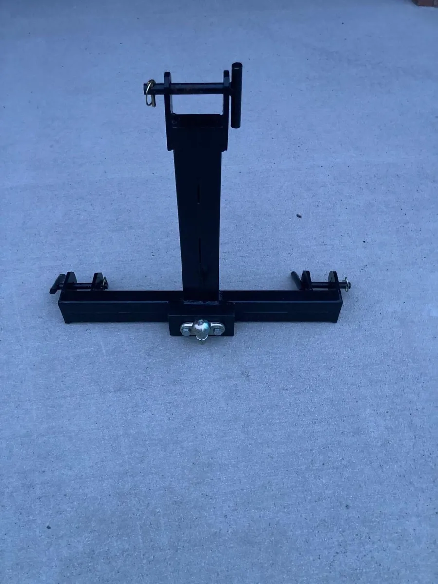 Frame for a ball hitch - Image 1
