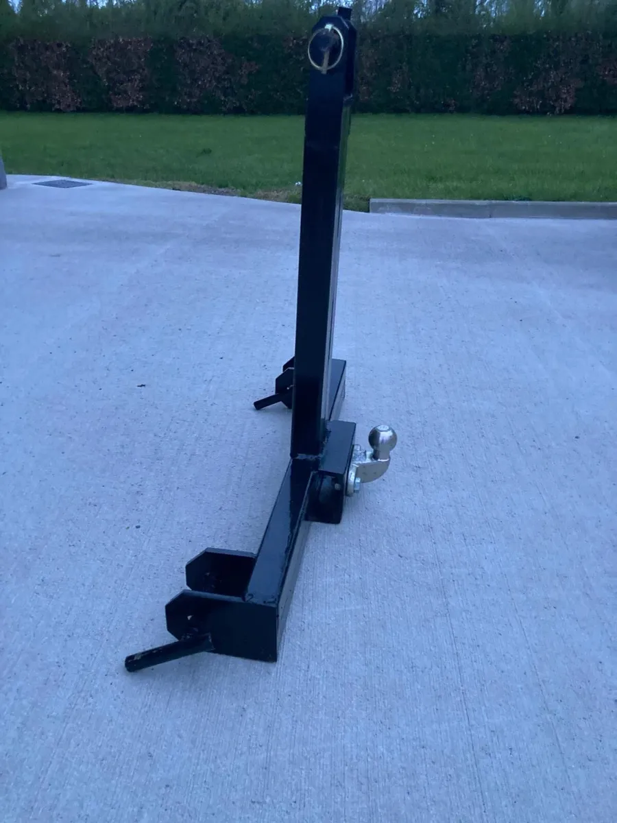 Frame for a ball hitch - Image 2