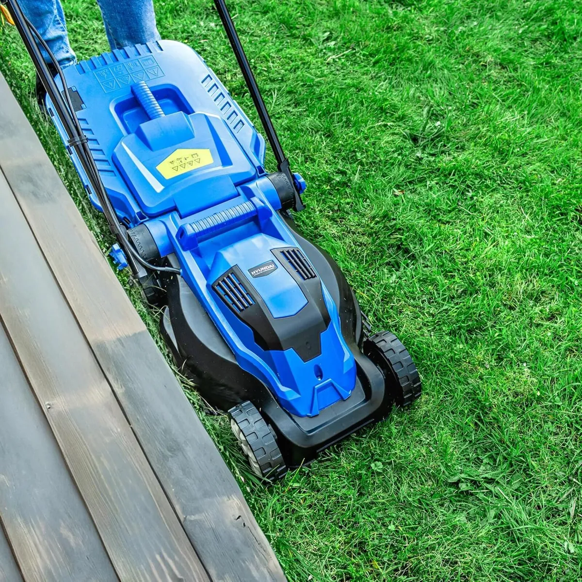 1300W Electric Lawn Mower – 33cm Lightweight - Image 2