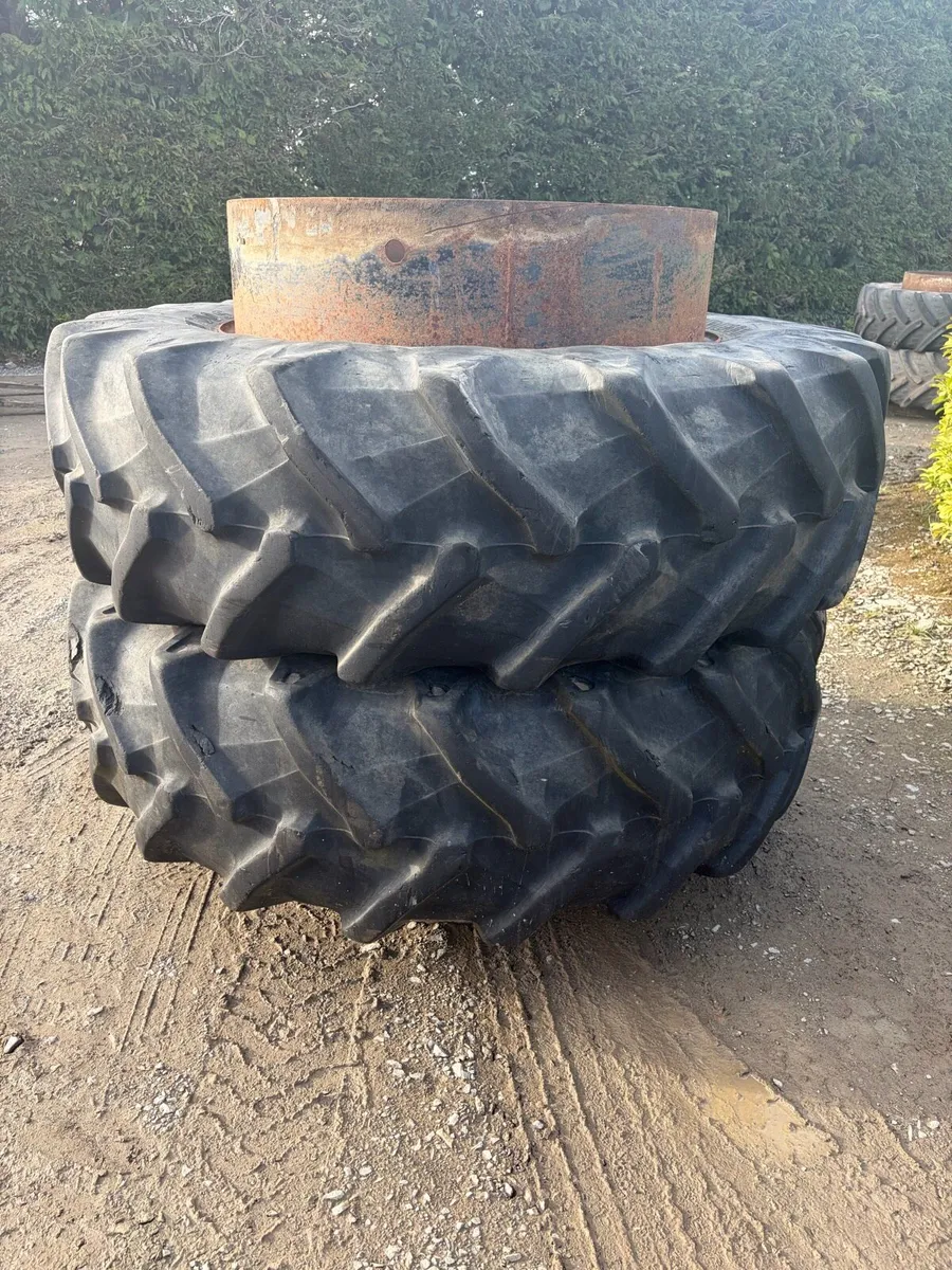 Stocks dual wheels 20.8r42 - Image 1