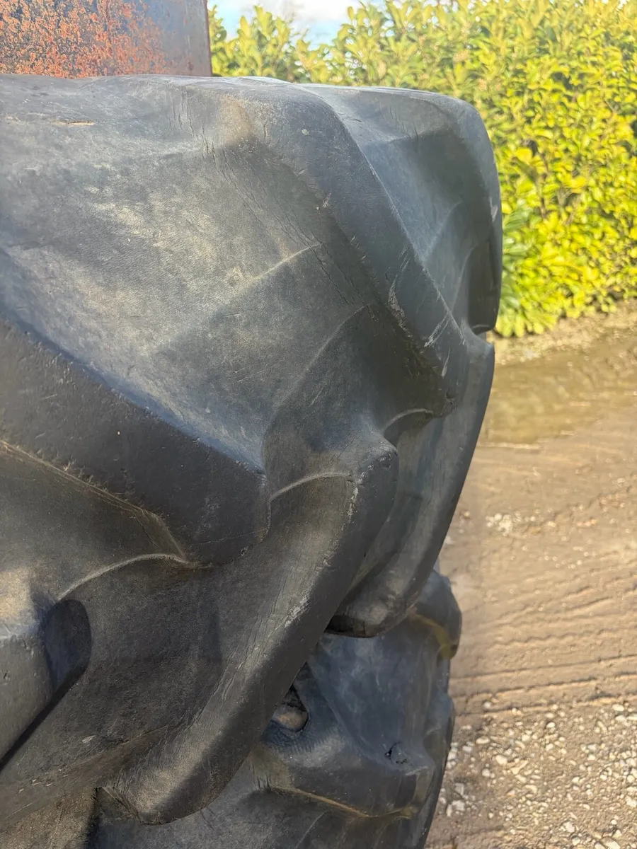 Stocks dual wheels 20.8r42 - Image 2