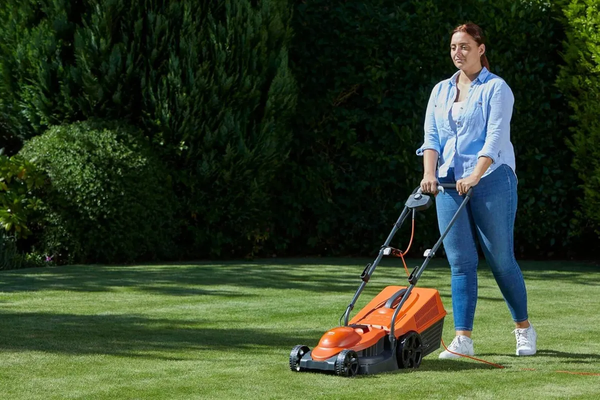 SimpliMow 320 Wheeled Electric Lawnmower - W - Image 2