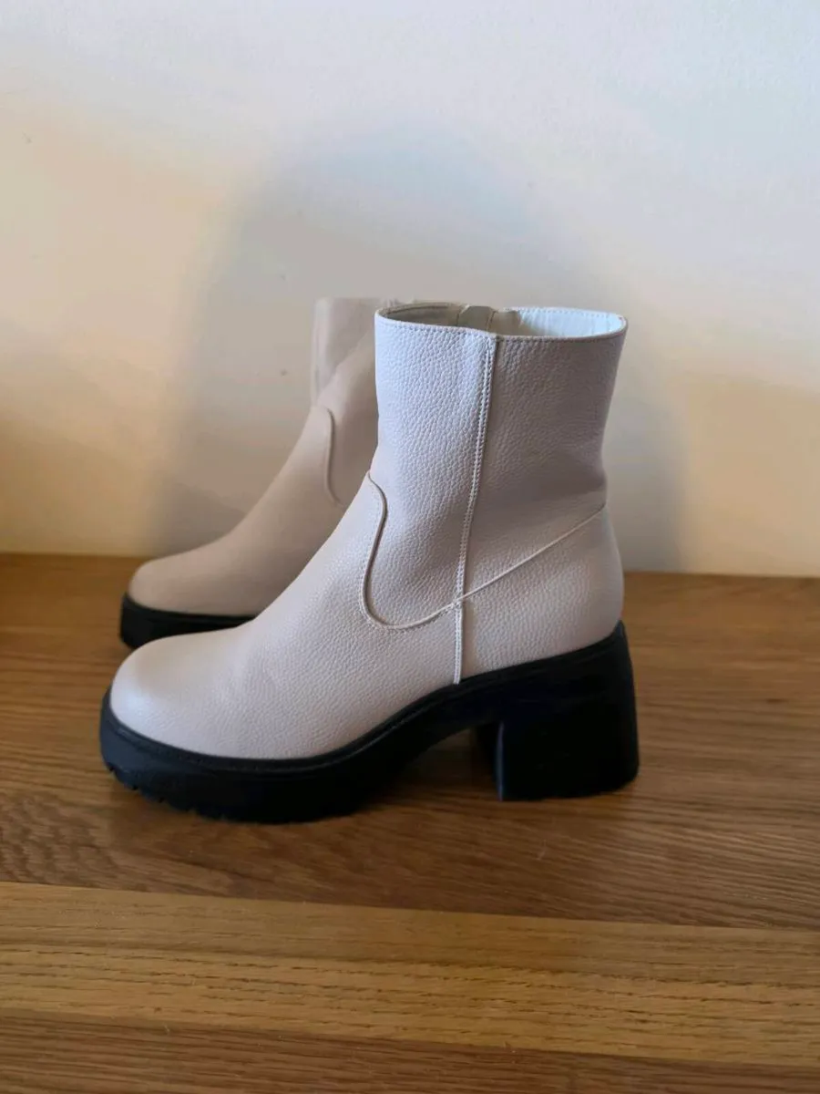 New look boots - Image 1