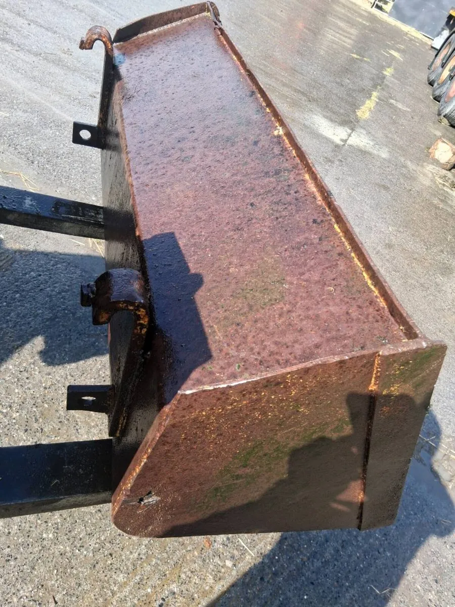 Loading bucket. - Image 1