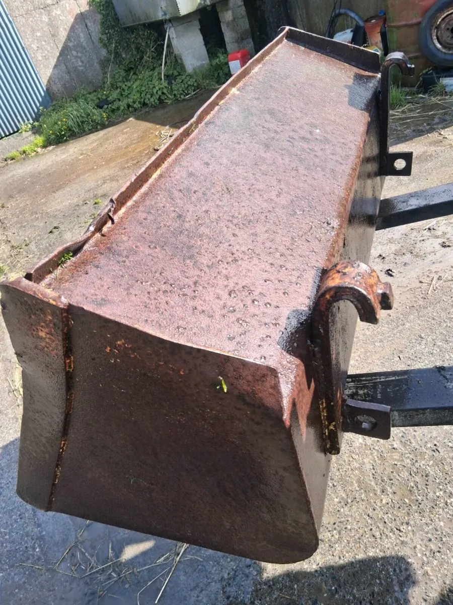 Loading bucket. - Image 2