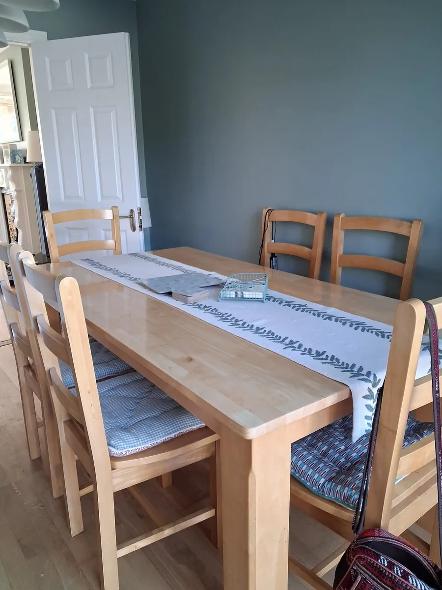 Solid dining table and chairs - Image 2