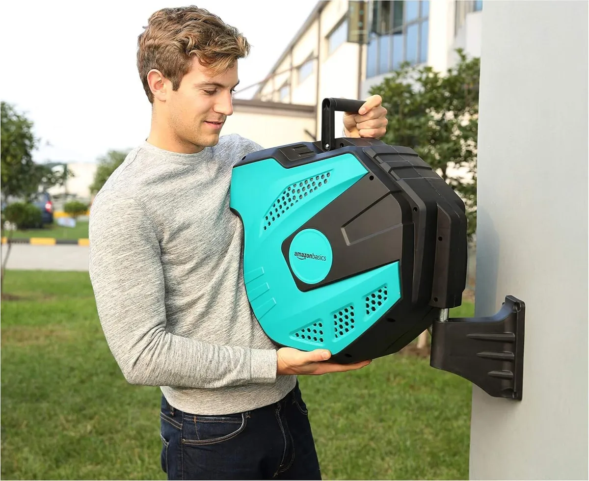 Auto-Rewindable Hozelock Wall-Mounted Hose Reel - Image 2