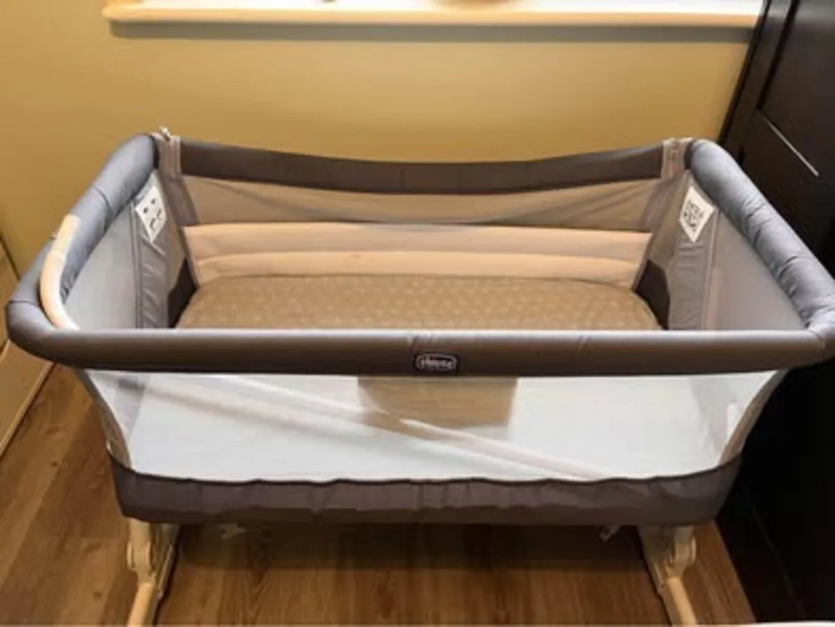 Chicco next to me cot - Image 2