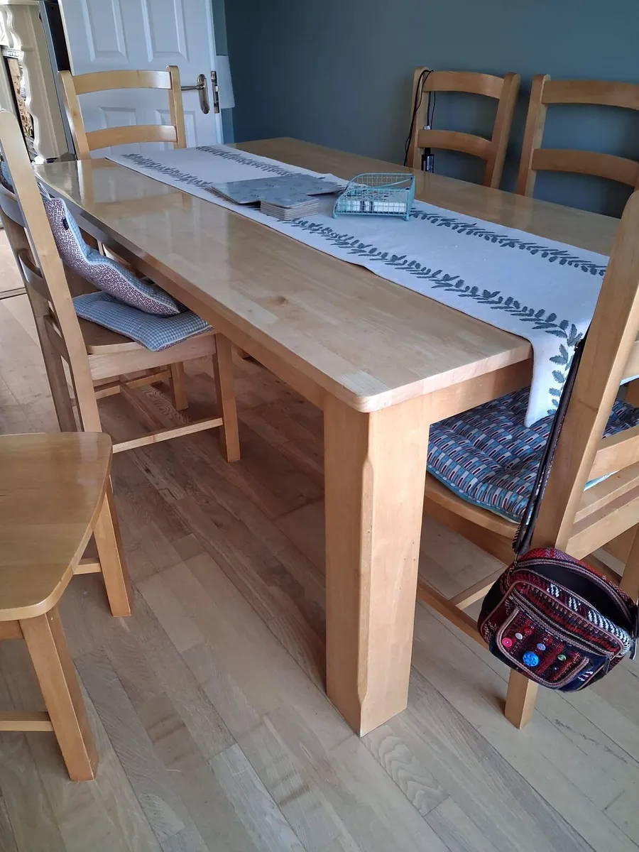 Solid dining table and chairs - Image 4