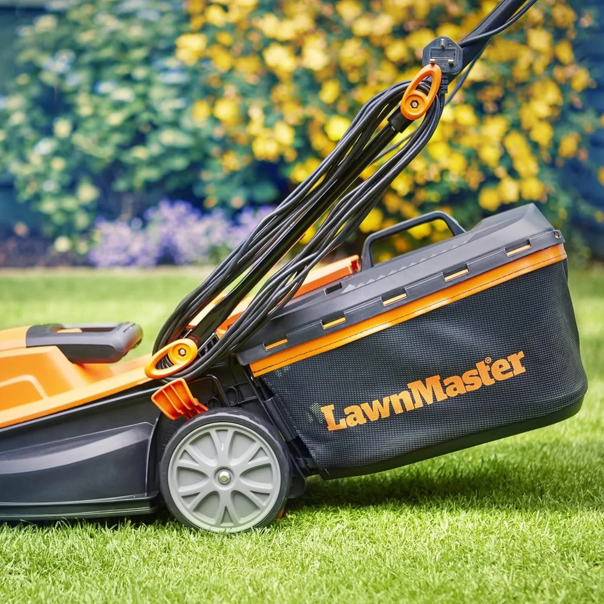 1400W Electric Lawn Mower with 34cm cutting width - Image 4