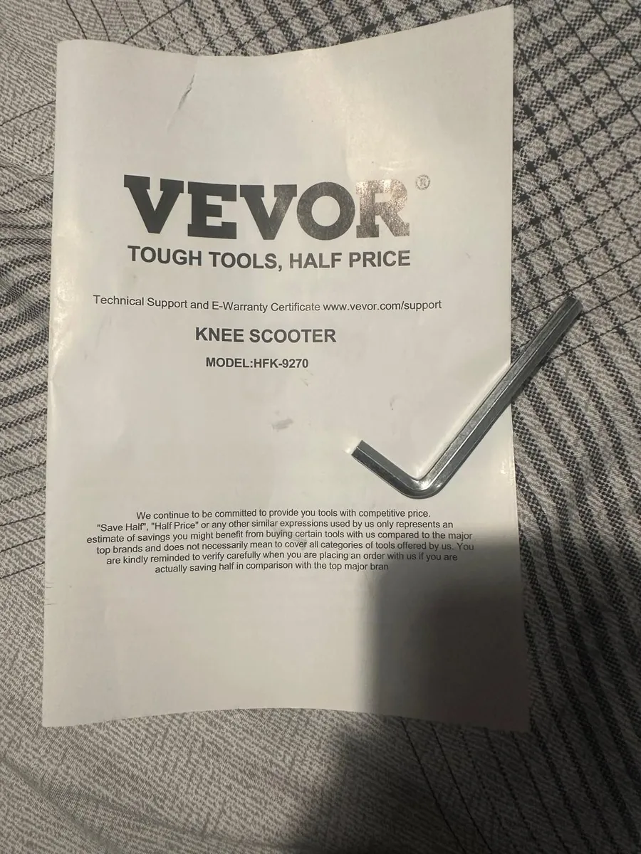 VEVOR Folding Knee Scooter, Carbon Steel Steerable - Image 2