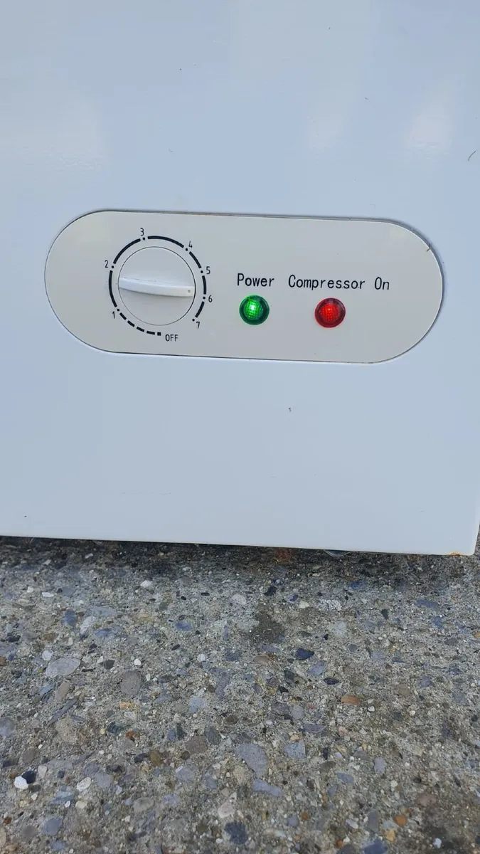 Chest Freezer 97L - Image 3