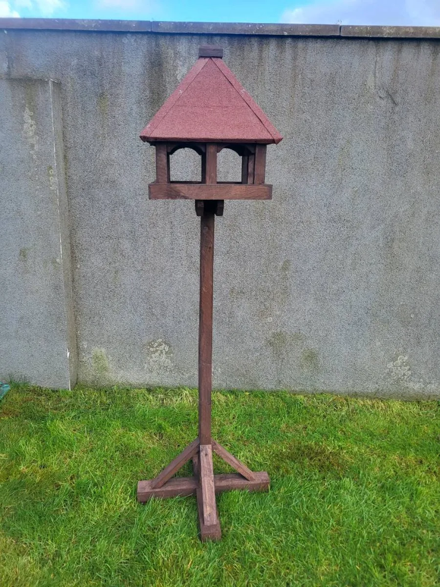 Bird table - Image 1