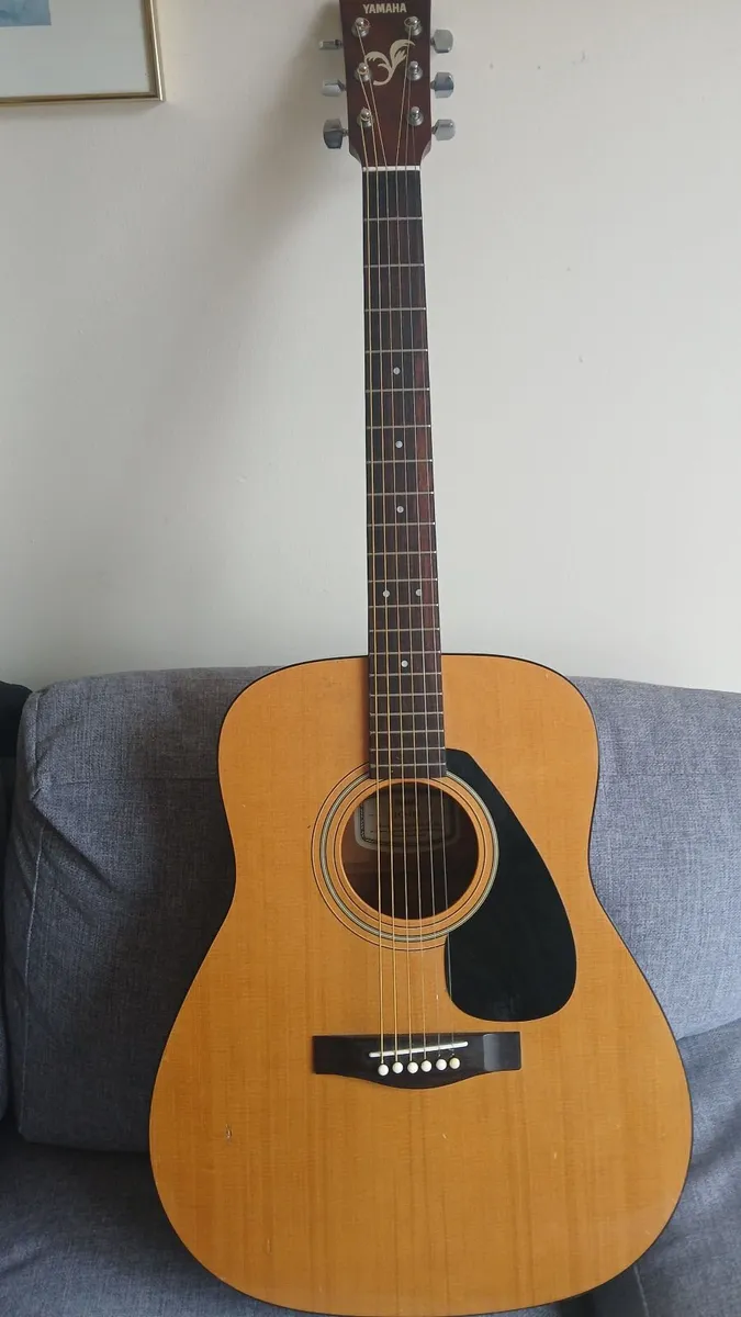 vintage Yamaha FG 402 accoustic guitar - Image 1