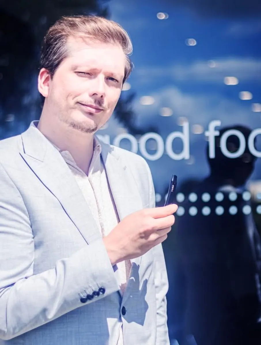 Social Media, Dating Sites, Business Portraits - Image 1