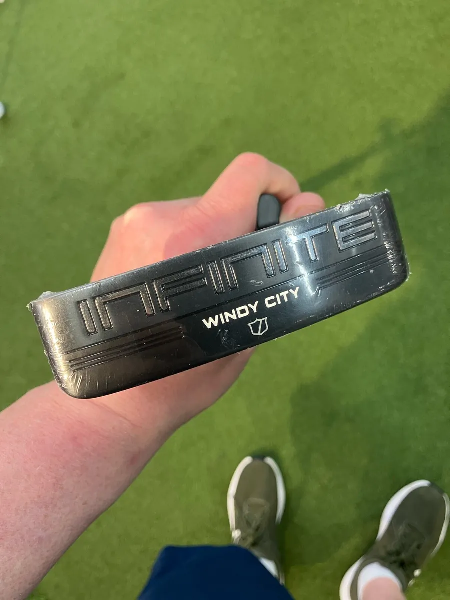 Wilson Infinite Blade Putter NEW 34 inch - Image 1