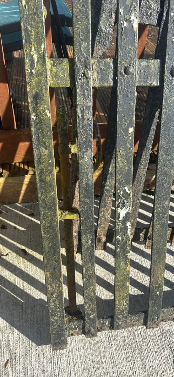Antique wrought iron gates - Image 4