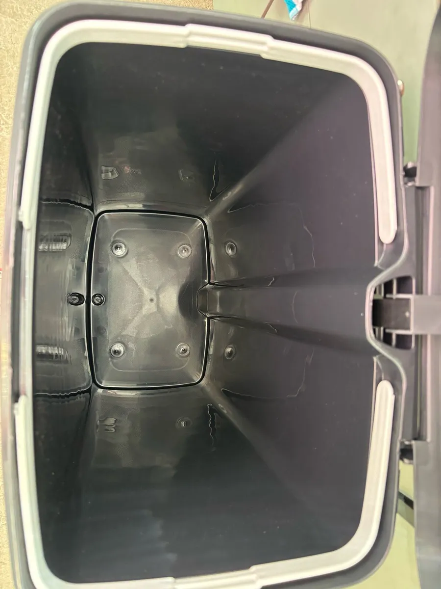 New Kitchen Bin 50L - Image 3