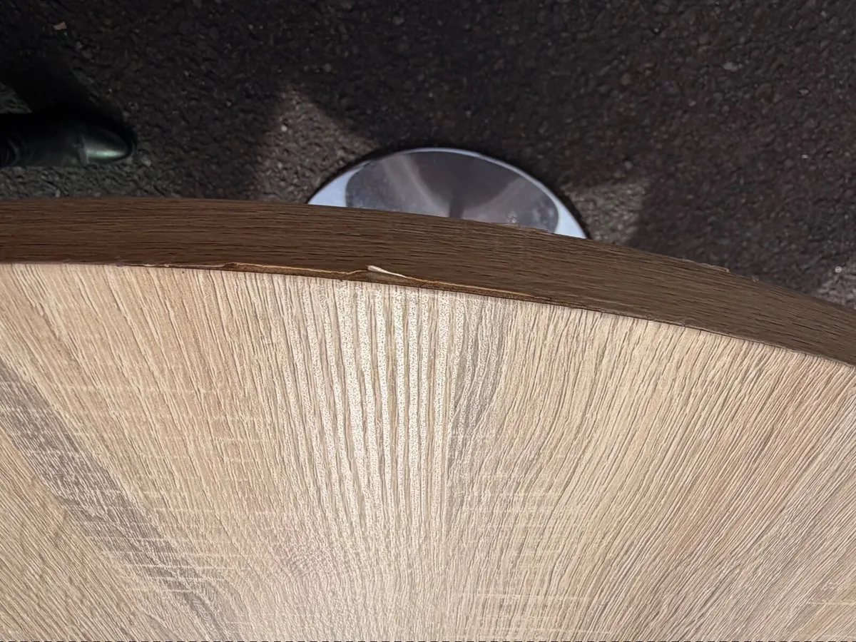 Round table - Image 3