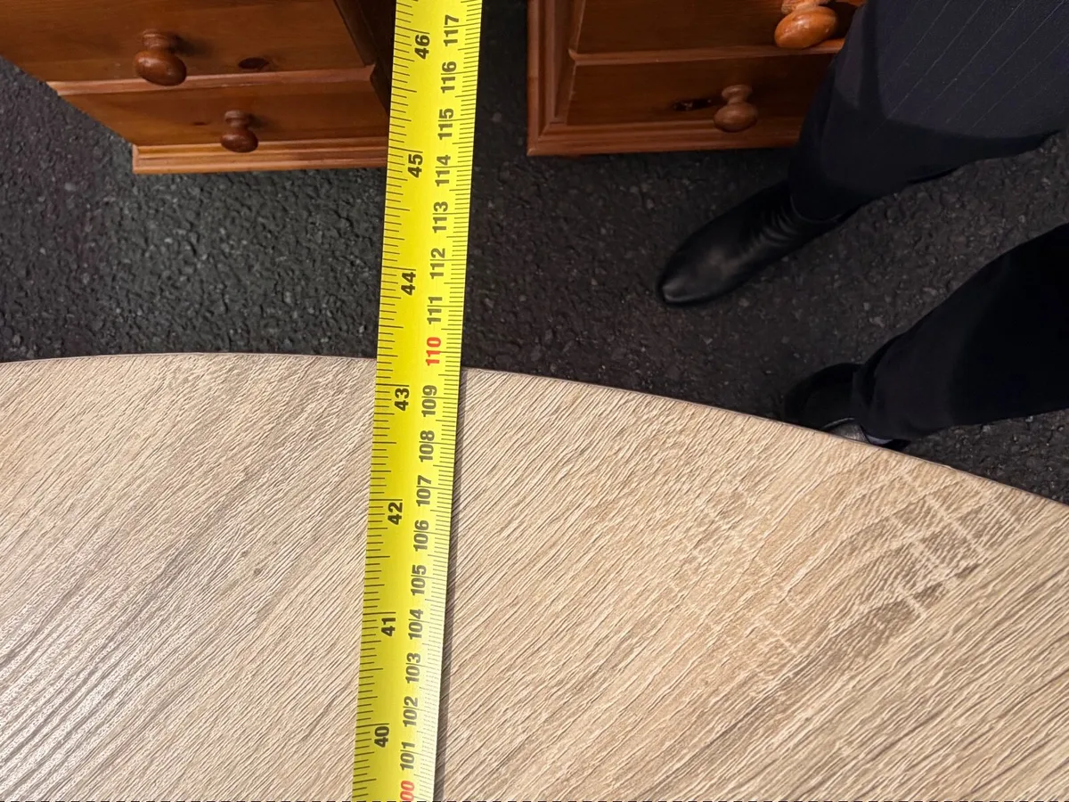 Round table - Image 4