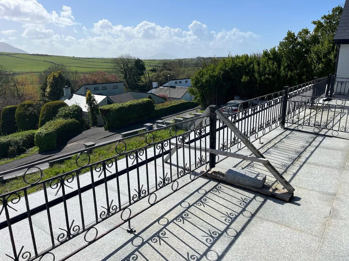 38m of balcony railing - Image 4