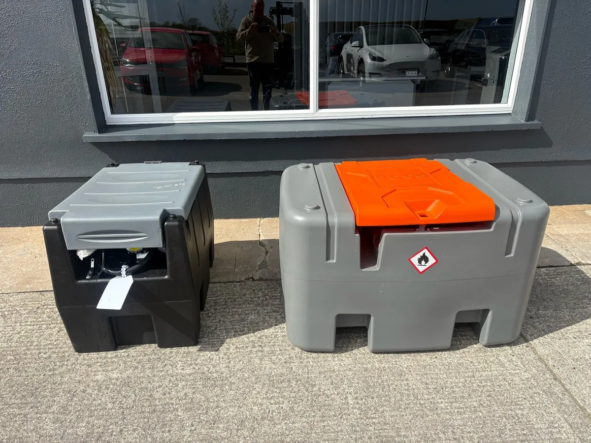 Fuel bowsers - Image 1