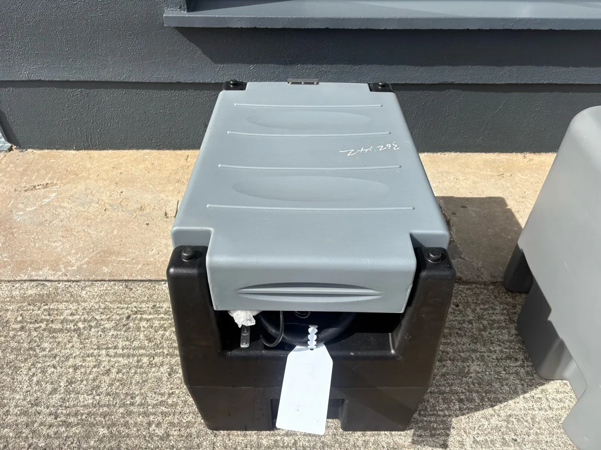 Fuel bowsers - Image 3