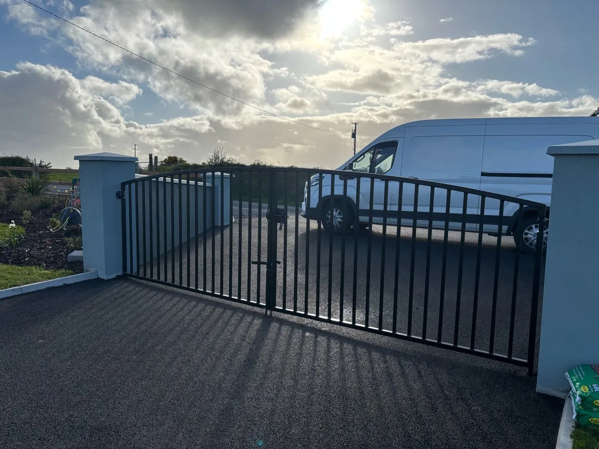 Entrance gates - Image 3