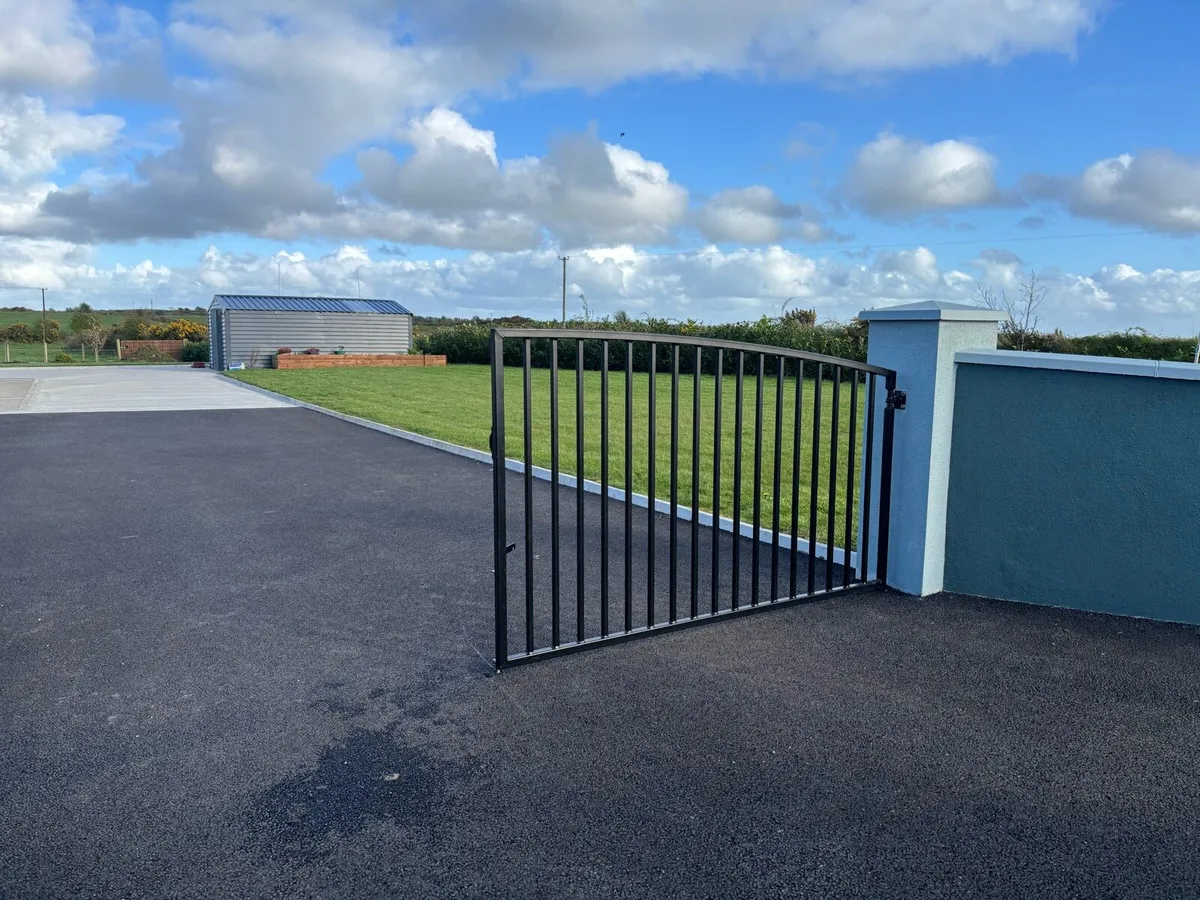 Entrance gates - Image 2