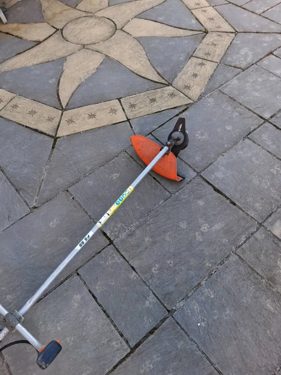 Grass trimmer and bush cutters - Image 1