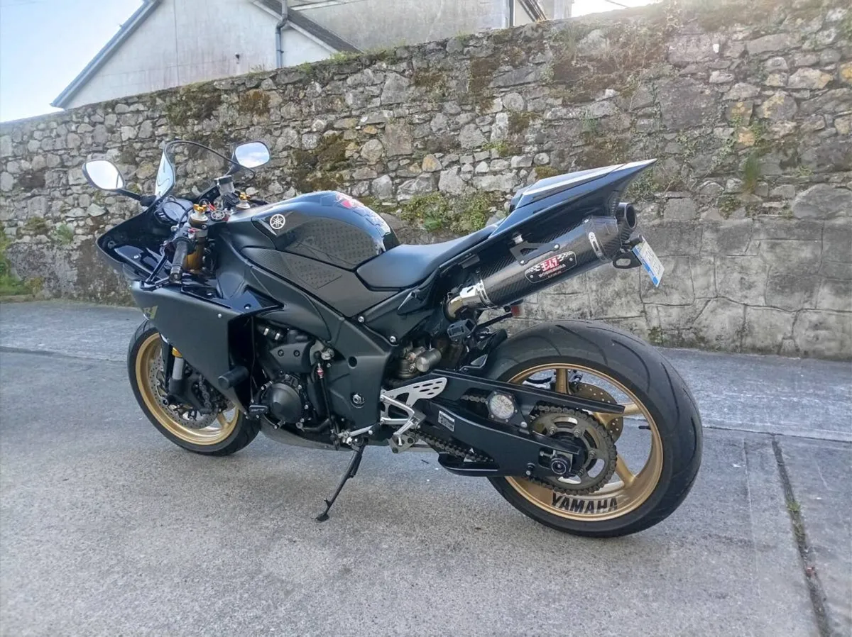 Yamaha R1 - Image 2