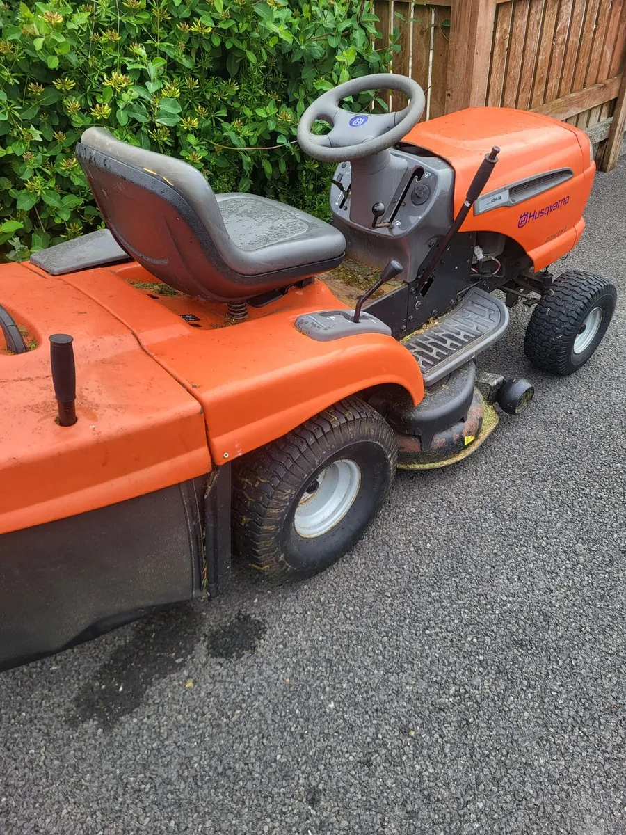 Ride on lawn mower - Image 2