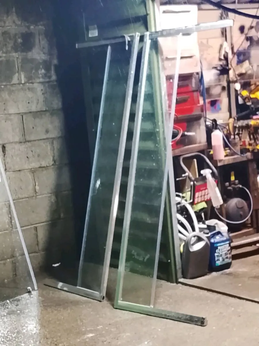 Shower door s and surrounding chrome - Image 2