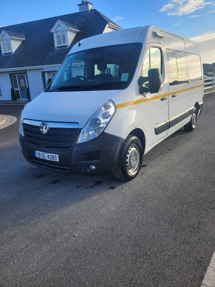 2019 renault master welfare van 6 seater - Image 1