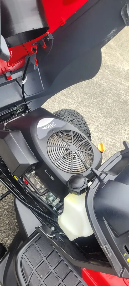 Castlegarden lawn tractor - Image 2