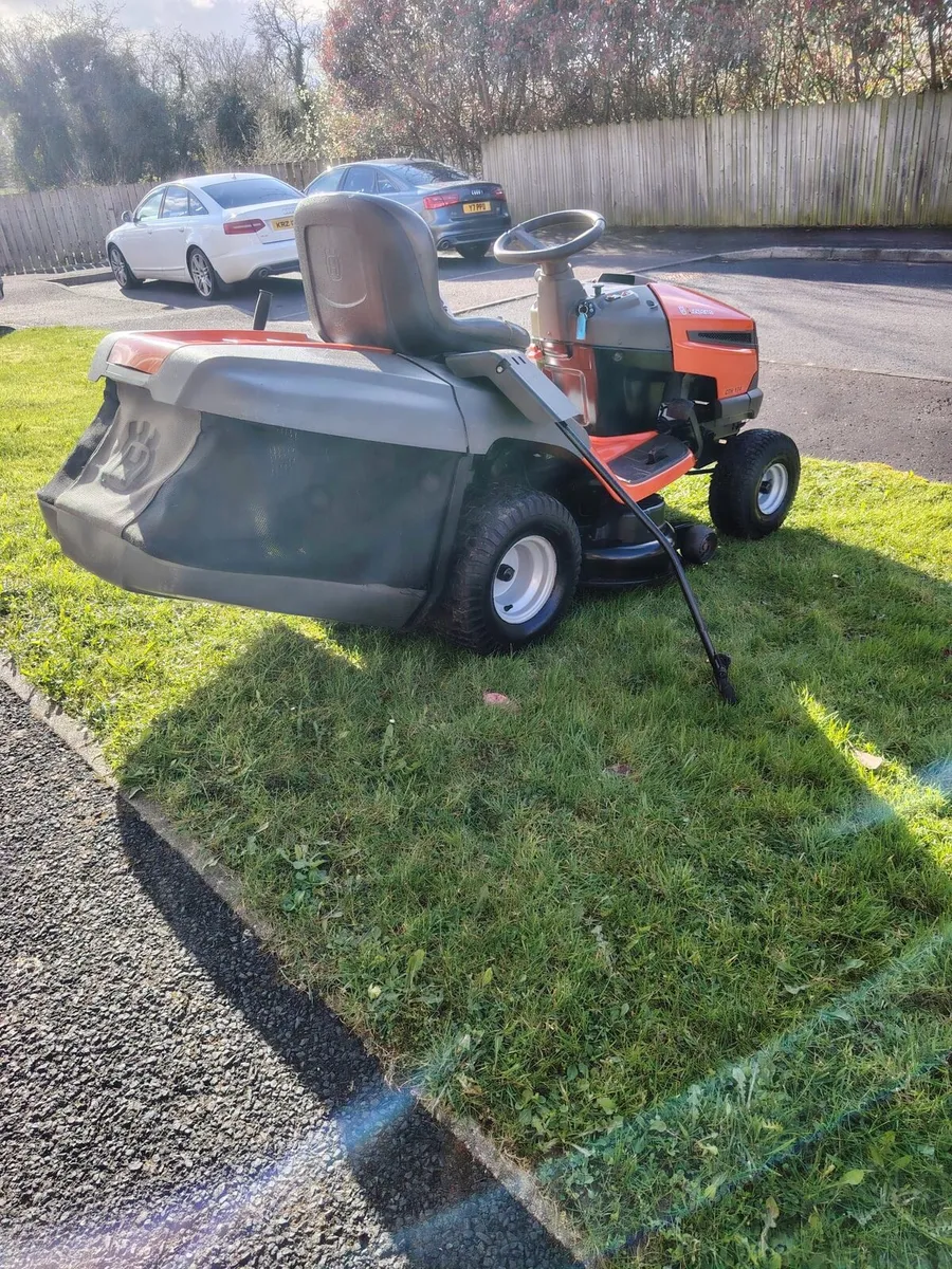 Husquvarna petrol ride on lawnmower - Image 4