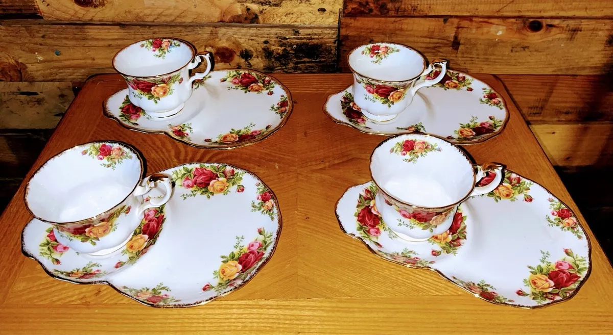 1962 Royal Albert Country Rose - Image 1