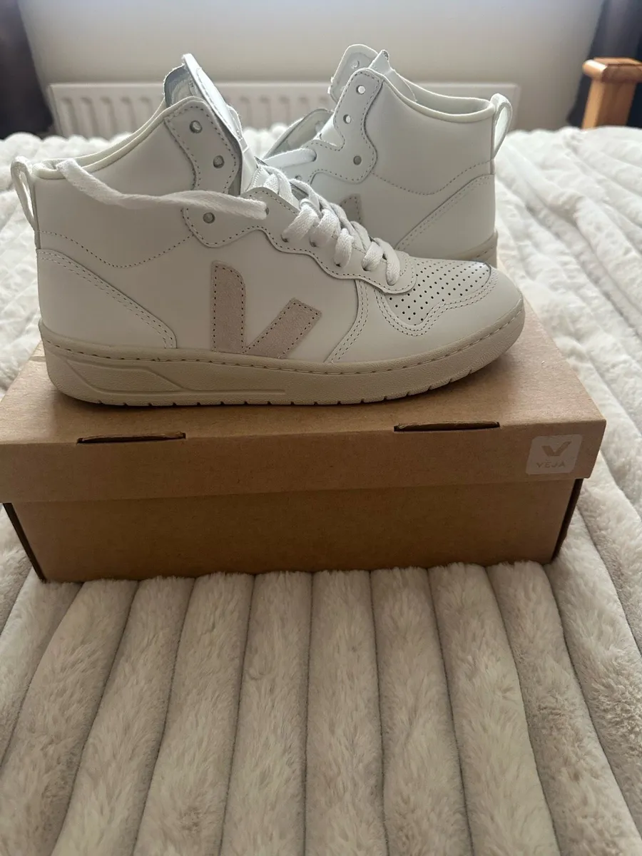 Ladies sneakers - Image 2