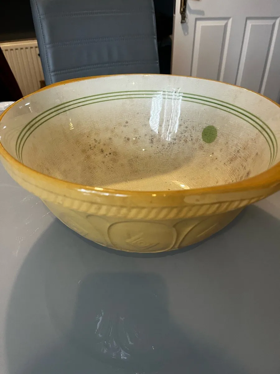 Farmhouse vintage mixing bowl - Image 1