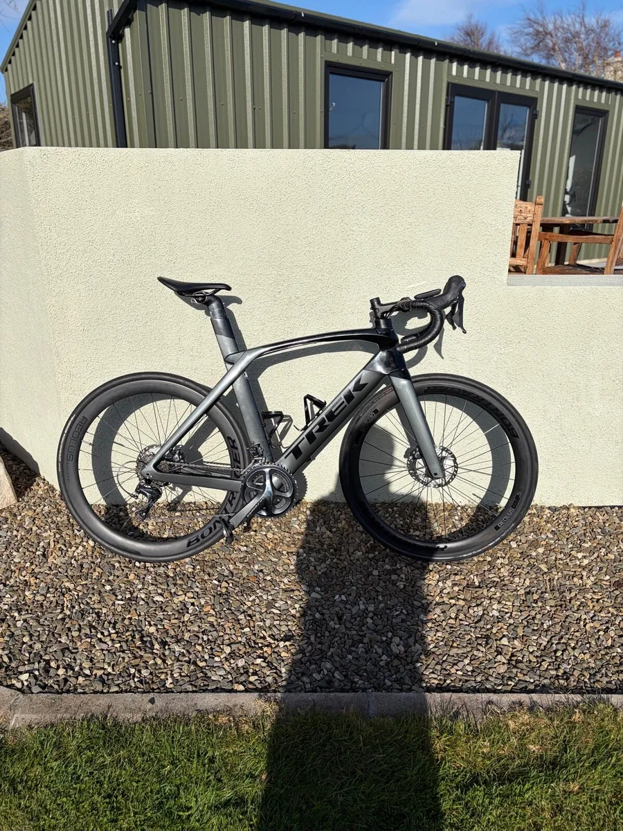 Trek Madone SL6 – Black/Lithium Grey - Image 2