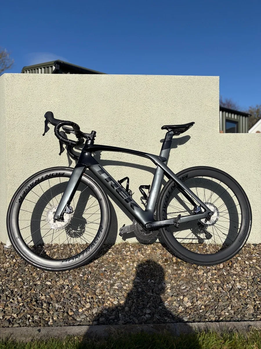 Trek Madone SL6 – Black/Lithium Grey - Image 4