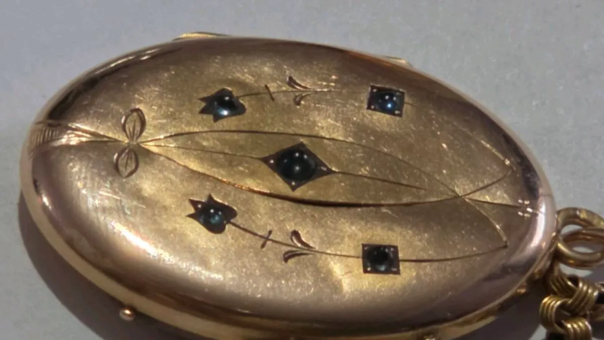 Large Victorian 9ct Gold Locket with Sapphires - Image 2