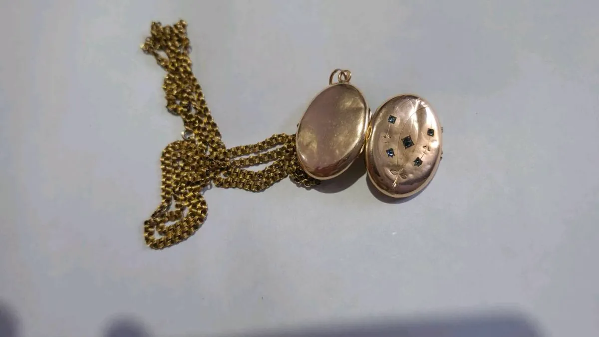 Large Victorian 9ct Gold Locket with Sapphires - Image 3