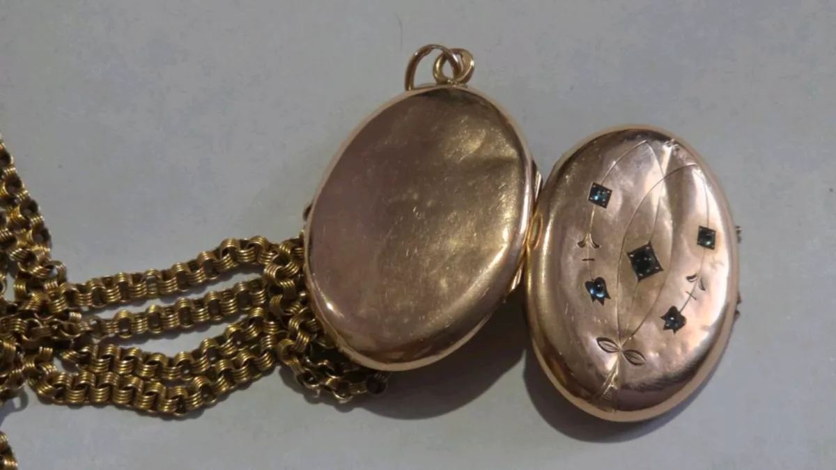 Large Victorian 9ct Gold Locket with Sapphires - Image 4