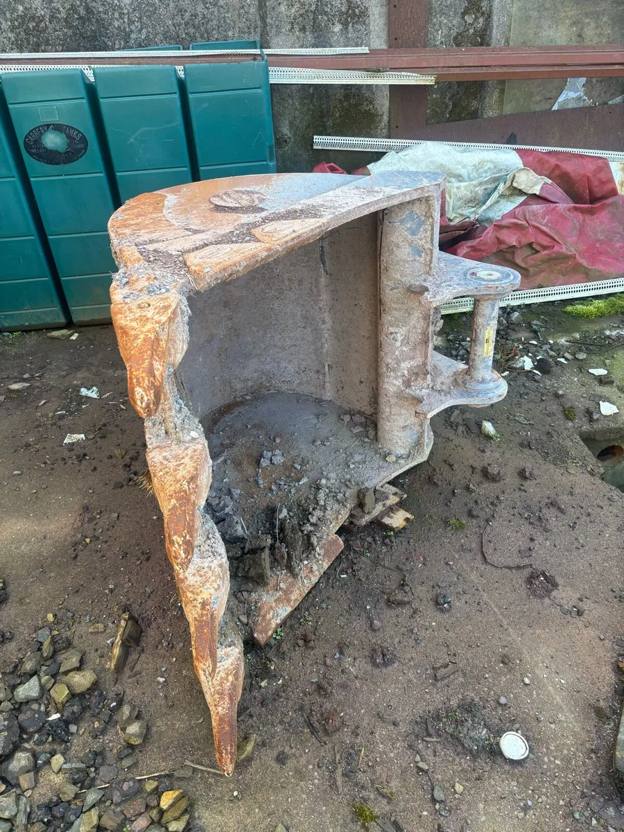 Digging bucket - Image 1